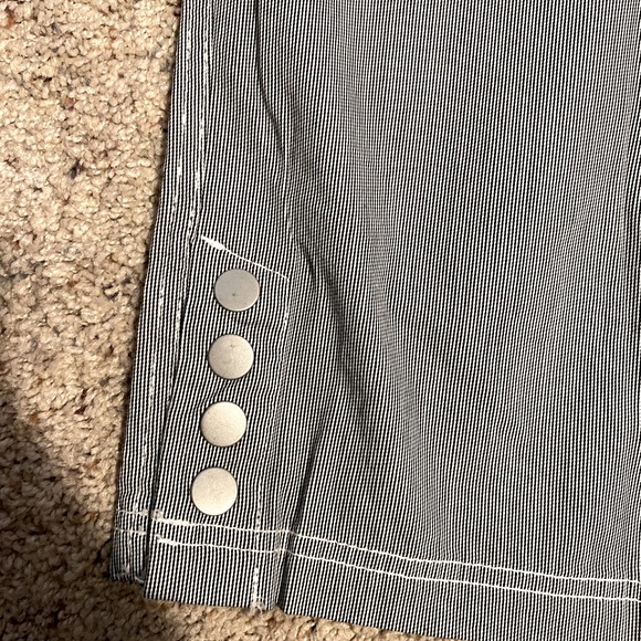 Beautiful capris - Picture 2 of 7